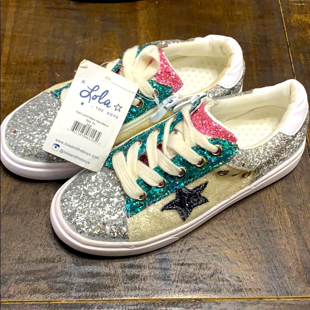 Adorable “Lola and The Boys” Kicks
